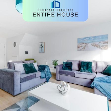 Modern 4 Bedroom House With Parking In Farnham Royal, Slough By 360Stays Zewnętrze zdjęcie