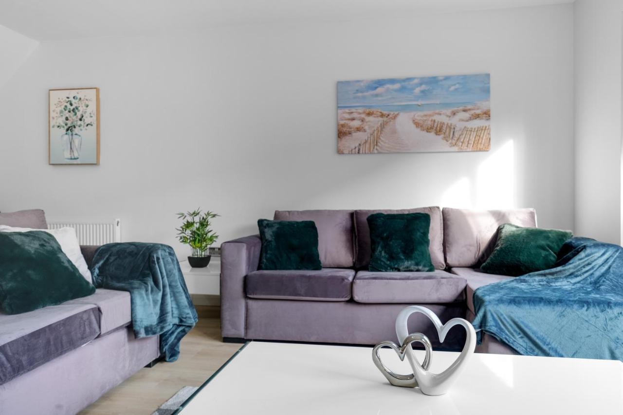 Modern 4 Bedroom House With Parking In Farnham Royal, Slough By 360Stays Zewnętrze zdjęcie