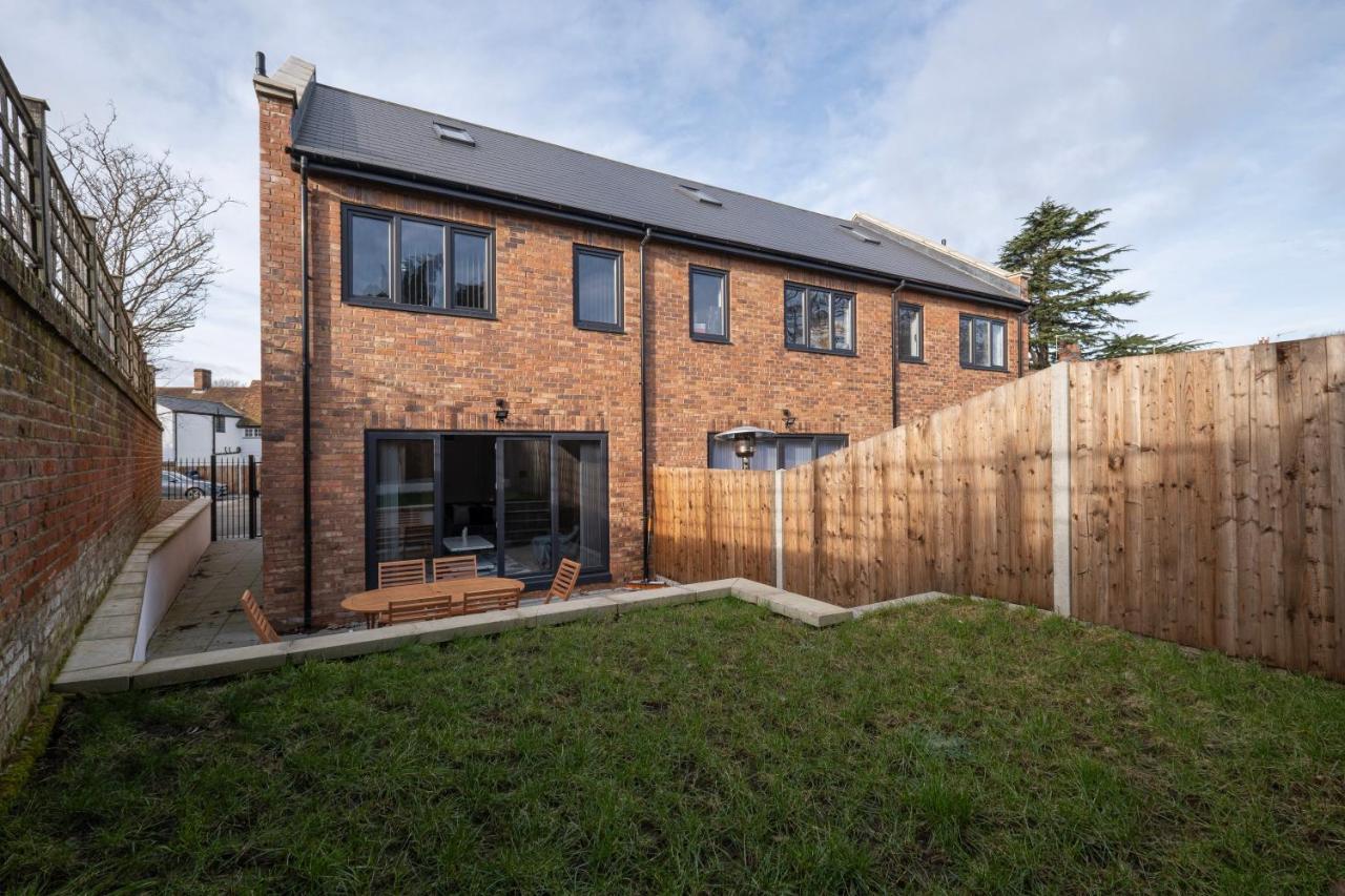 Modern 4 Bedroom House With Parking In Farnham Royal, Slough By 360Stays Zewnętrze zdjęcie