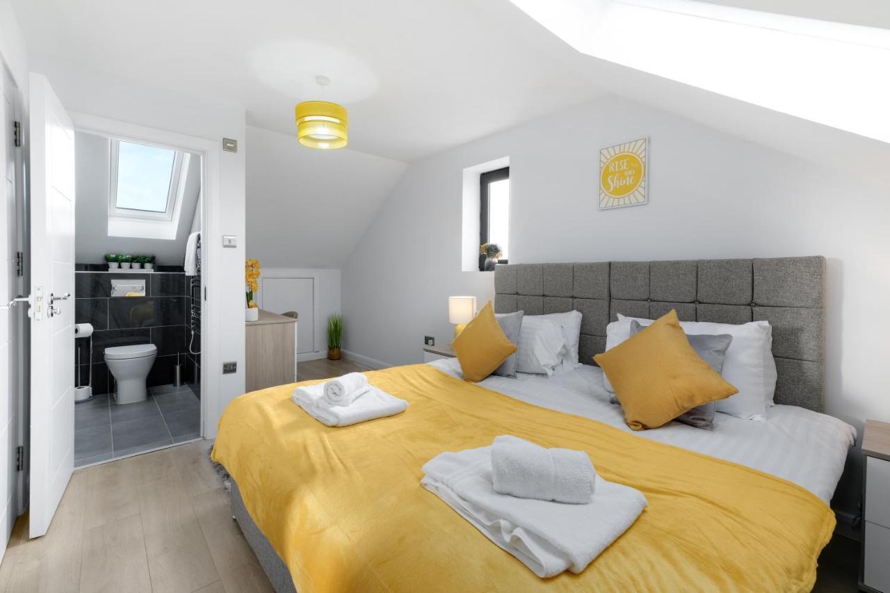 Modern 4 Bedroom House With Parking In Farnham Royal, Slough By 360Stays Zewnętrze zdjęcie