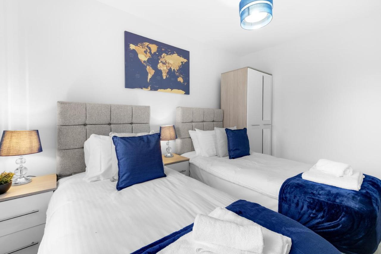 Modern 4 Bedroom House With Parking In Farnham Royal, Slough By 360Stays Zewnętrze zdjęcie