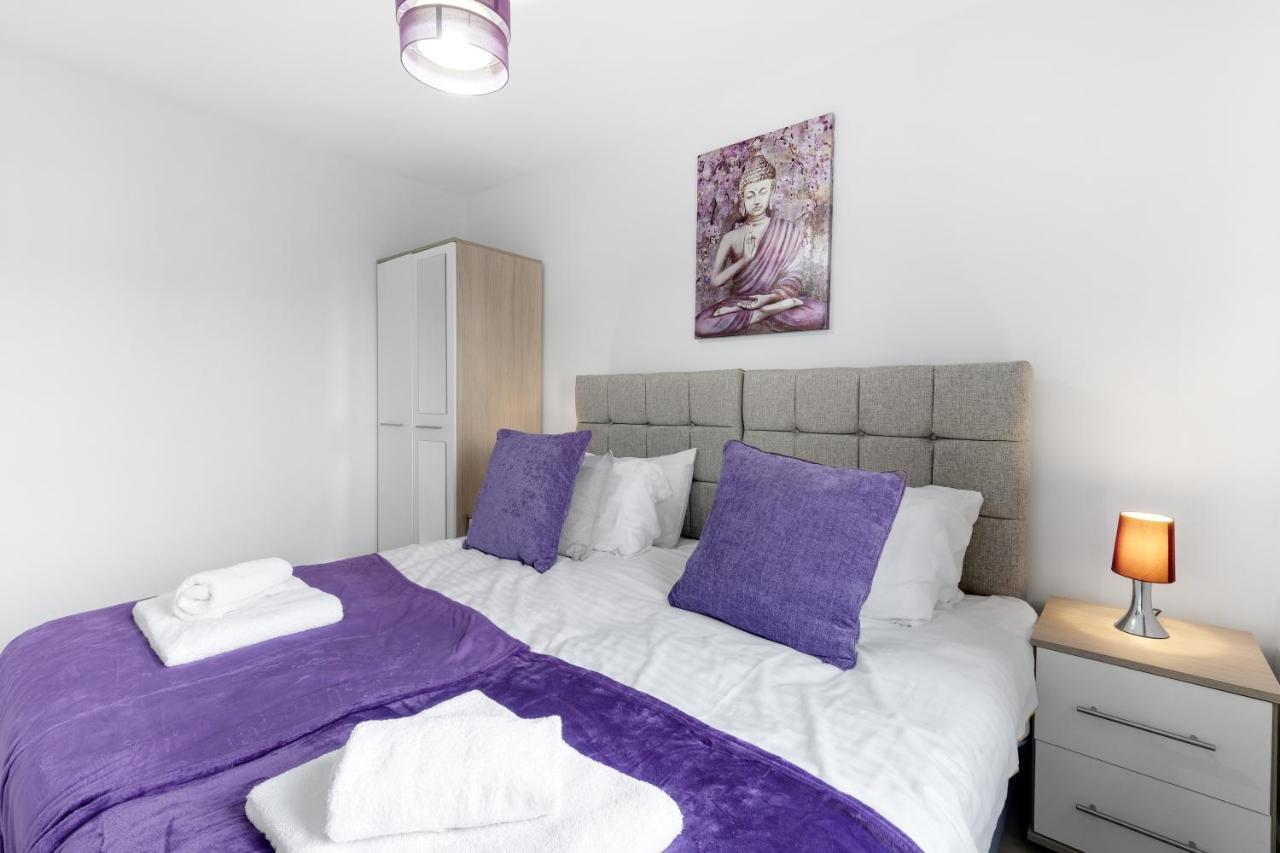 Modern 4 Bedroom House With Parking In Farnham Royal, Slough By 360Stays Zewnętrze zdjęcie