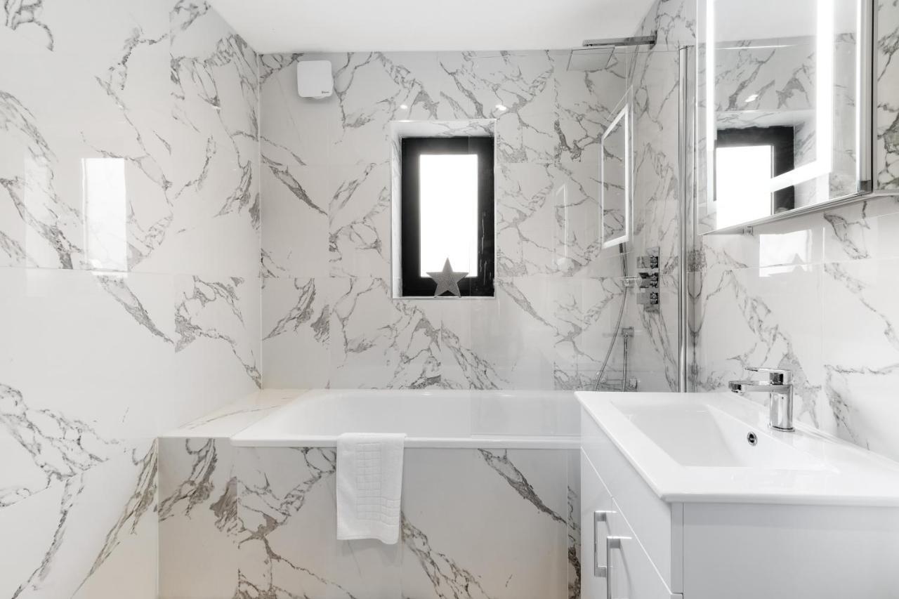Modern 4 Bedroom House With Parking In Farnham Royal, Slough By 360Stays Zewnętrze zdjęcie