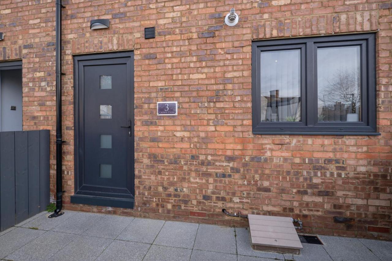 Modern 4 Bedroom House With Parking In Farnham Royal, Slough By 360Stays Zewnętrze zdjęcie