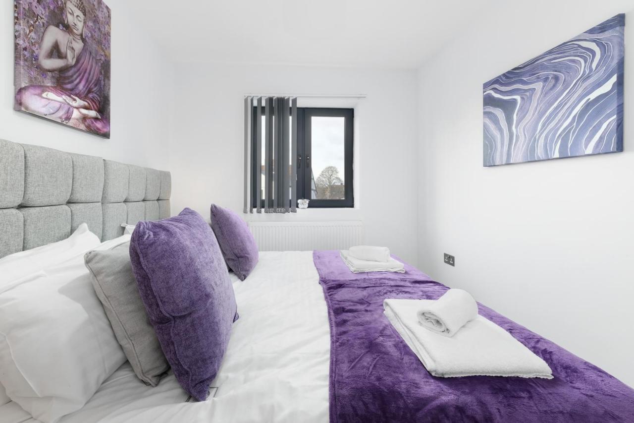 Modern 4 Bedroom House With Parking In Farnham Royal, Slough By 360Stays Zewnętrze zdjęcie