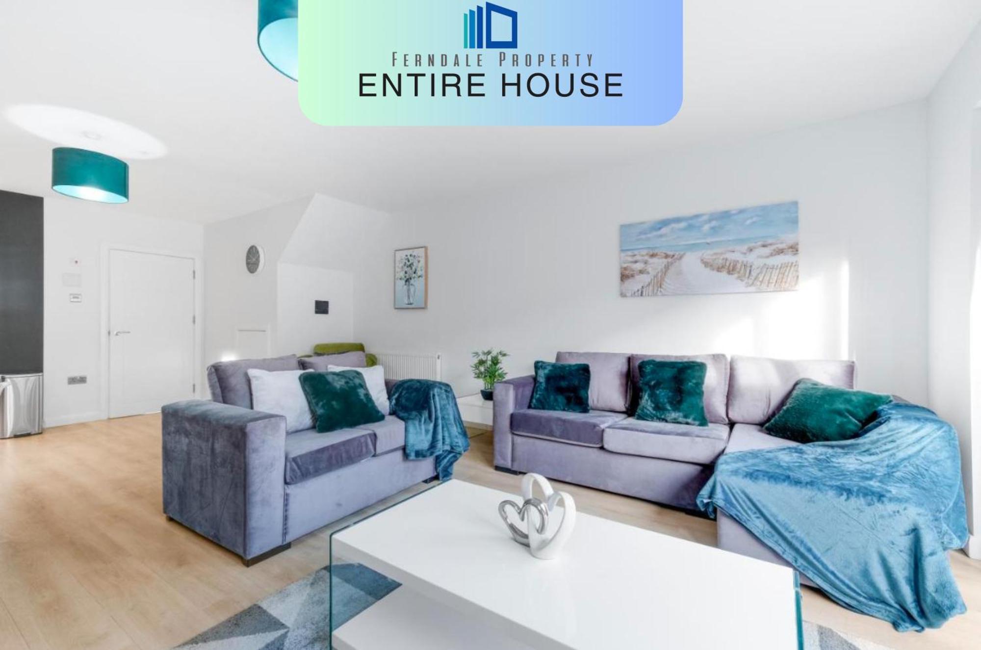Modern 4 Bedroom House With Parking In Farnham Royal, Slough By 360Stays Zewnętrze zdjęcie